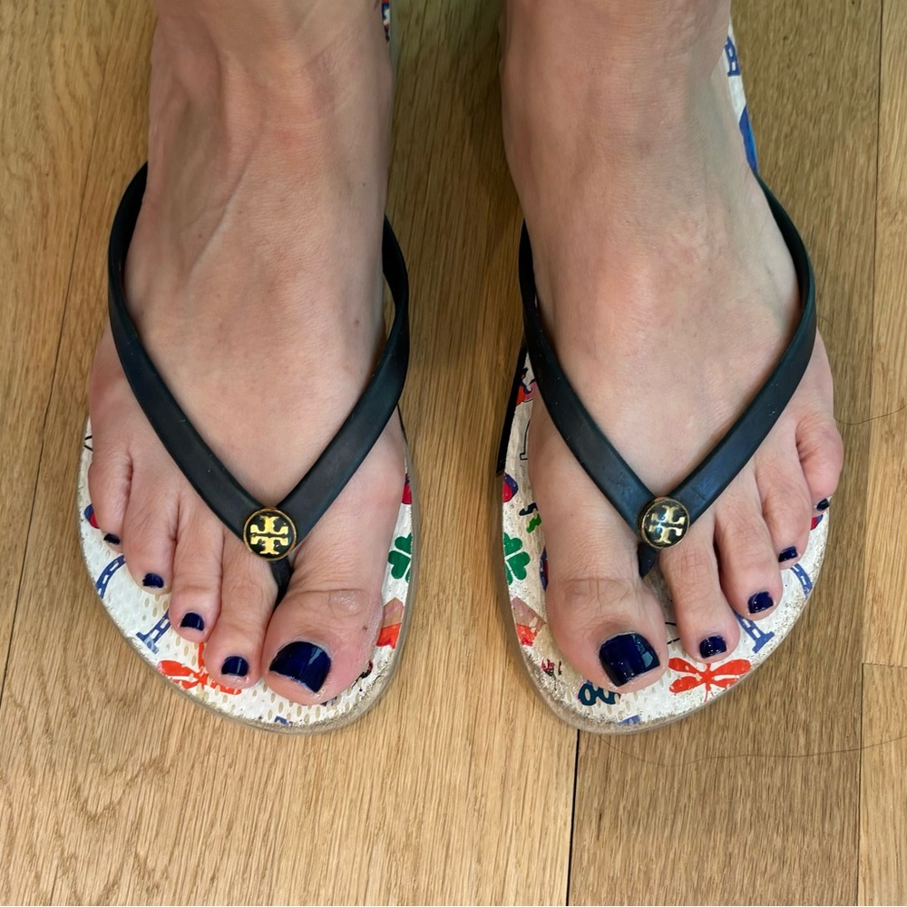 Tory Burch Lucky Charm flip flops Size 9/10 - Picture 6 of 6
